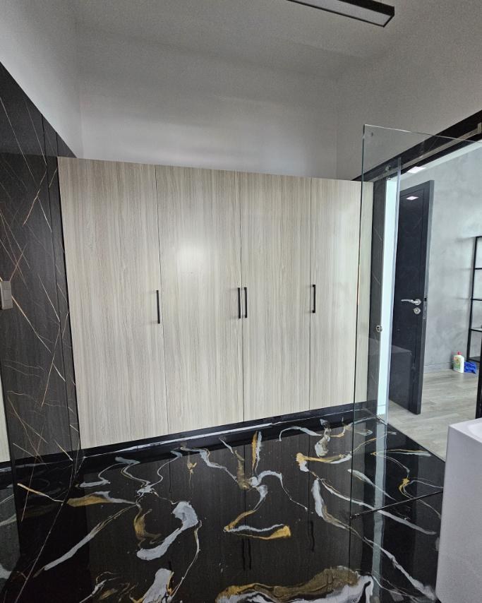 Walk-in closets by MS Gabaldon, project photo